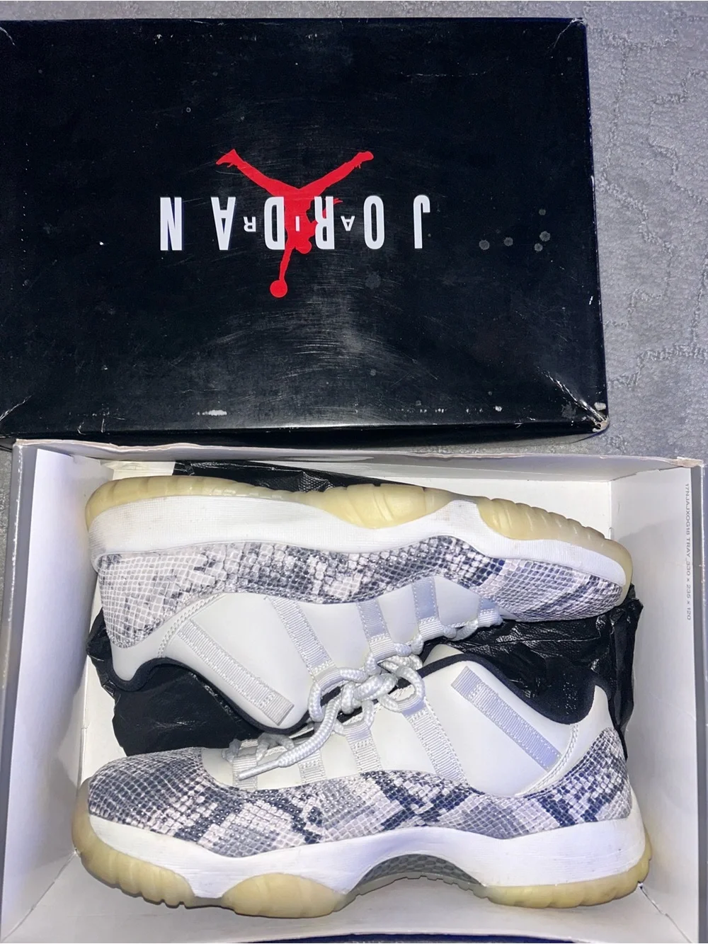 Jordan Kids Low-Top Sneakers in White and Gray Snake Print